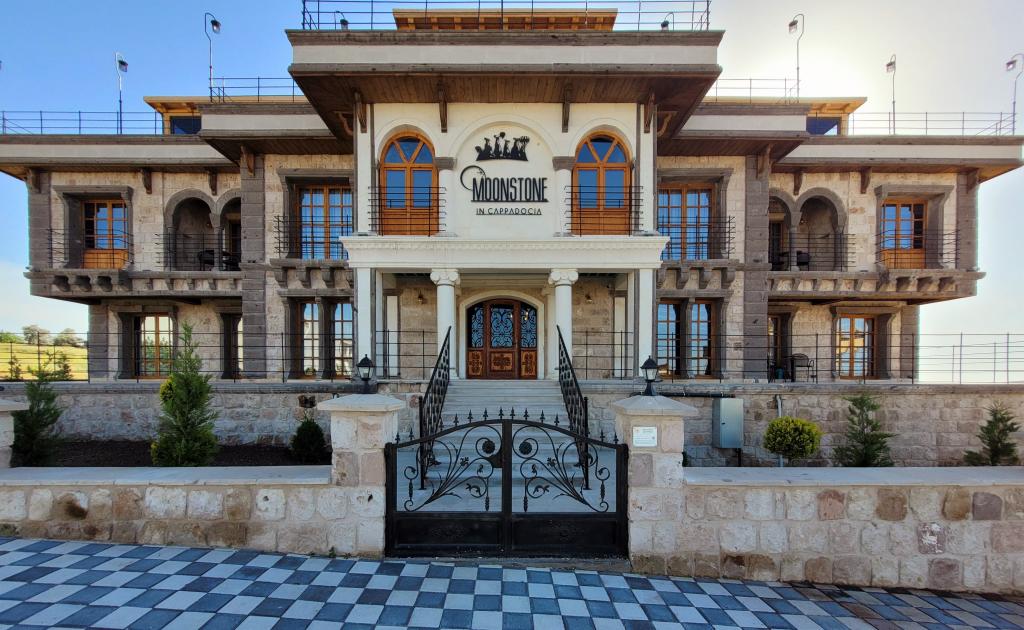 MOONSTONE OTEL