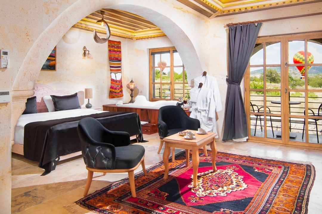 MOONSTONE OTEL