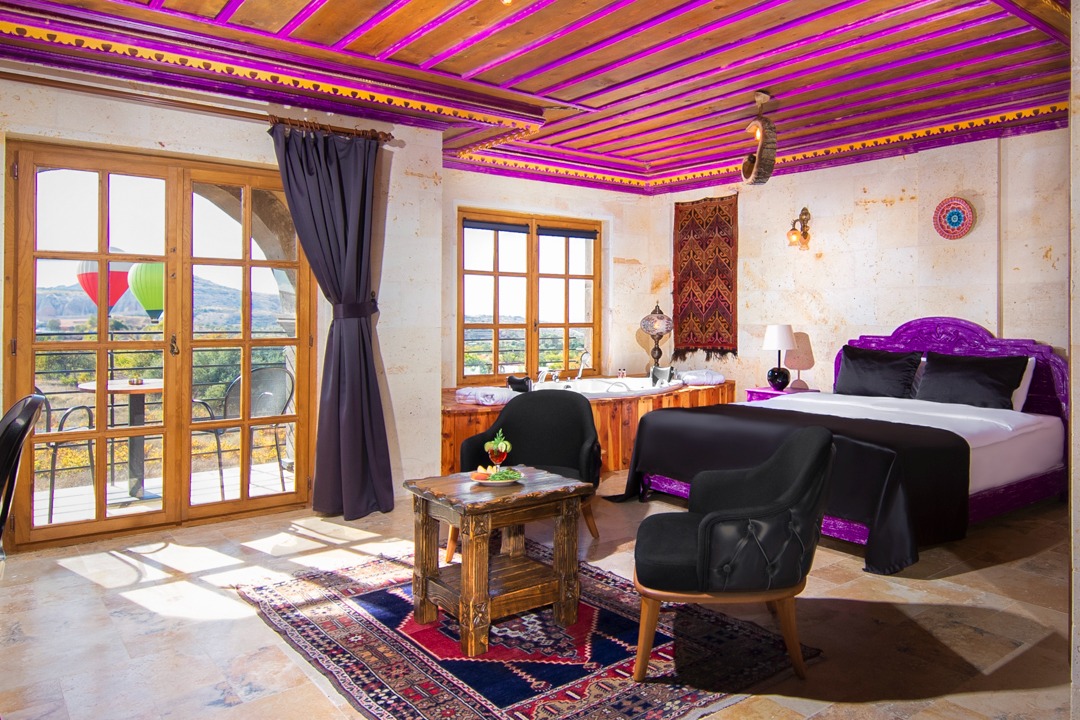 MOONSTONE OTEL